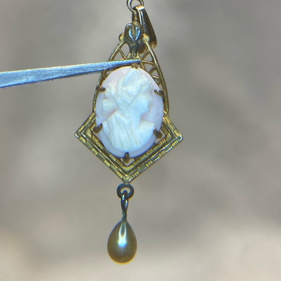 Antique Lavaliere Cameo Pendant Necklace Either shell/coral hand carved w/Pearl - Picture 14 of 17
